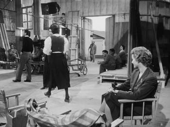 Screenshot 2 from The Lady Without Camelias (Full Movie)