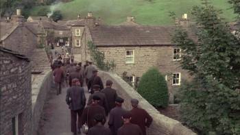 Screenshot 1 from The Littlest Horse Thieves (Full Movie)