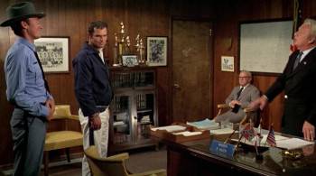 Screenshot 2 from The Longest Yard (Full Movie)
