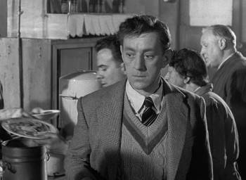 Screenshot 2 from The Man in the White Suit (Full Movie)