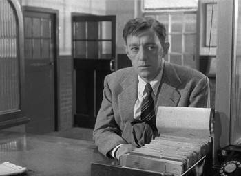 Screenshot 3 from The Man in the White Suit (Full Movie)