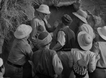 Screenshot 1 from The Mummy's Tomb (Full Movie)