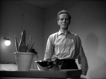 Screenshot 2 from The Quatermass Xperiment (Full Movie)