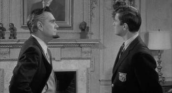 Screenshot 3 from The Three Stooges Go Around the World in a Daze (Full Movie)