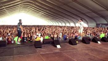 Screenshot 1 from The Vans Warped Tour 15th Anniversary Celebration (Full Movie)