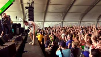 Screenshot 2 from The Vans Warped Tour 15th Anniversary Celebration (Full Movie)