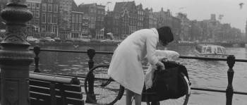 Screenshot 3 from The World's Most Beautiful Swindlers (Full Movie)
