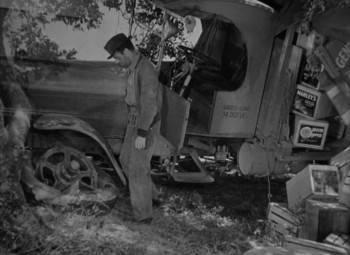 Screenshot 2 from They Drive by Night (Full Movie)