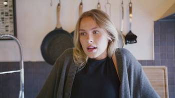 Screenshot 2 from Through the Door (Full Movie)