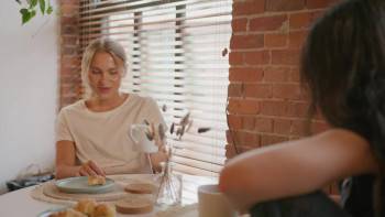 Screenshot 3 from Through the Door (Full Movie)