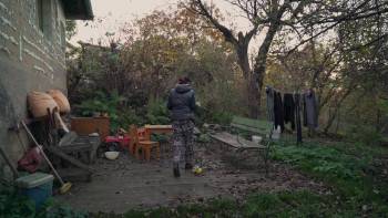 Screenshot 1 from Too Close/Apropierea (Full Movie)