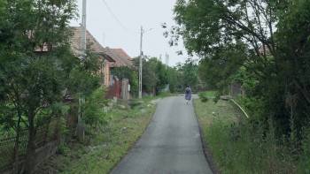 Screenshot 2 from Too Close/Apropierea (Full Movie)
