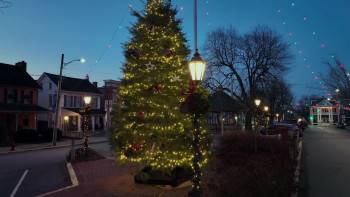 Screenshot 1 from Trading Up Christmas (Full Movie)