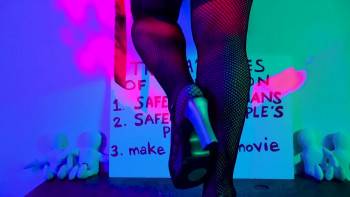 Screenshot 1 from Tromalesque A Tribute to 50 Years of Troma (Full Movie)