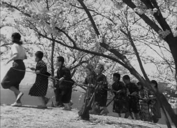Screenshot 1 from Twenty-Four Eyes (Full Movie)