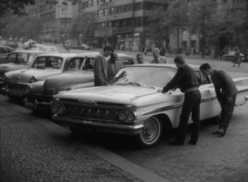 Screenshot 2 from Týden zacíná v pátek (Full Movie)