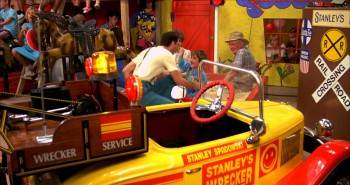 Screenshot 1 from UHF (Full Movie)