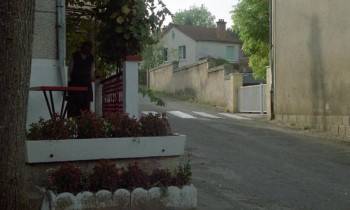 Screenshot 1 from Un si joli village... (Full Movie)