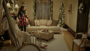 Screenshot 2 from Unwrapping Christmas: Mia's Prince (Full Movie)