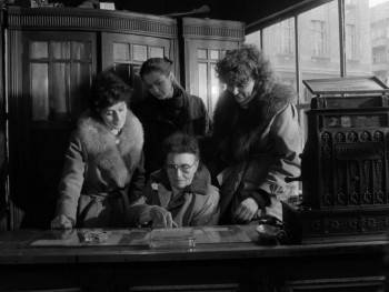 Screenshot 1 from Wer fürchtet sich vorm schwarzen Mann (Full Movie)