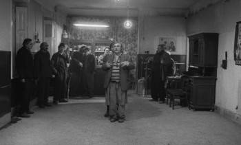 Screenshot 3 from Werckmeister Harmonies (Full Movie)