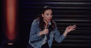 Screenshot 1 from Whitney Cummings: Can I Touch It? (Full Movie)