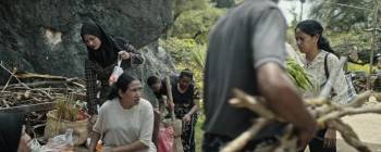 Screenshot 1 from Women from Rote Island (Full Movie)