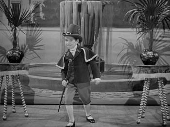 Screenshot 1 from Yankee Doodle Dandy (Full Movie)