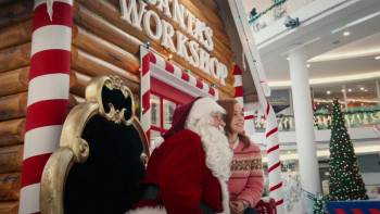 Screenshot 2 from Zoey's Extraordinary Christmas (Full Movie)